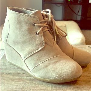 TOMS Desert Wedge- Size 6